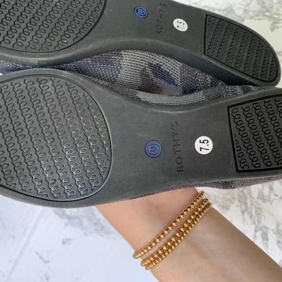 ❌SOLD❌NIB Rothys The Point in Dark Camo Retired - Picture 5 of 9